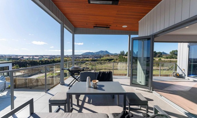 Wharewaka House | Bring the toys - modern home