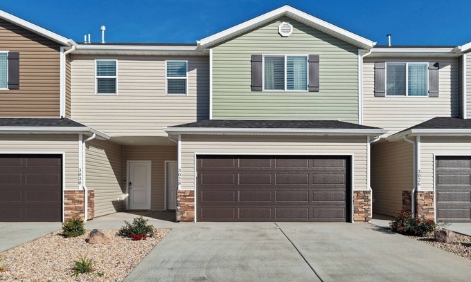 Cedar City House | Bring the Whole family - 3 townhomes side by side!