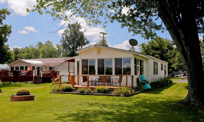 Bradford Cabin | Bring the whole family to this Lamoka Lake Cutie!