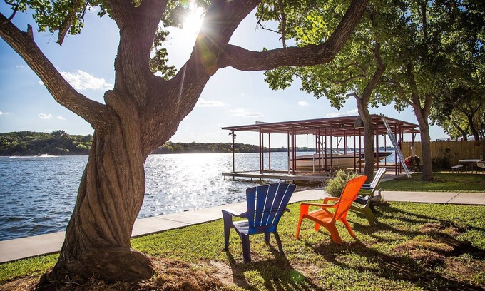 Marble Falls House | Bring your boat, jet skis, fishing poles, swimsuit, pet, and family!