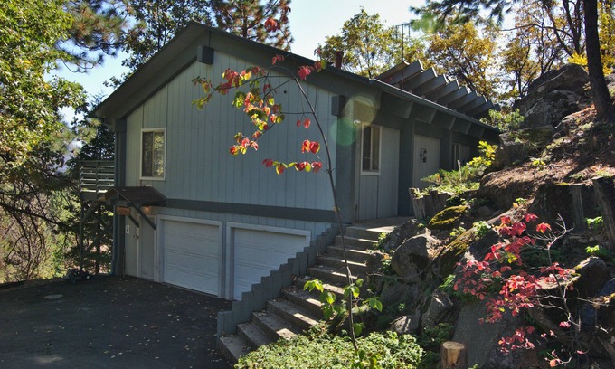 Fish Camp Ski Chalet | Bring Your Family Home to the Spacious Yosemite Trestlewood Chalet!