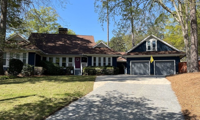 Augusta House | Bring your large family or group to our Augusta home!