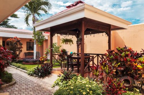 Ciudad Cariari Bed & Breakfast | Brisas del Aeropuerto Airport Breezes inn