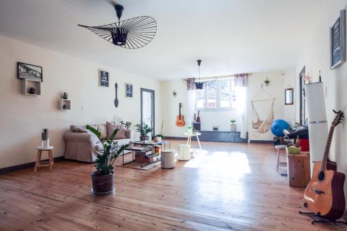 Saint-Just-Ibarre House | Briseteia