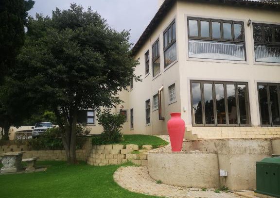 Greater Johannesburg Metropolitan Area House | Bristow Luxury Suites With Back Up Power and Free Wi-Fi