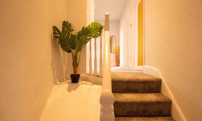 Wallasey Cottage | Britannia Apartment - a house that sleeps 6 guests in 2 bedrooms