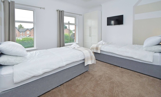 Crewe House | Broad House - By Sigma Stays