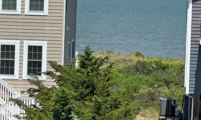 Delaware Beaches House | BROADKILL BEACH HOME SLEEPS 10 LINENS INCLUDED! HOT TUB, BIKES RENTS SAT TO SAT