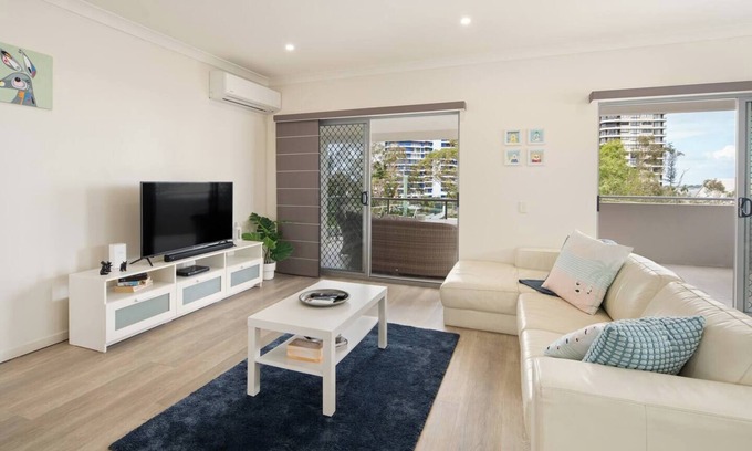Runaway Bay Apartment | Broadwater Days Breezy Resort Living by the Bay
