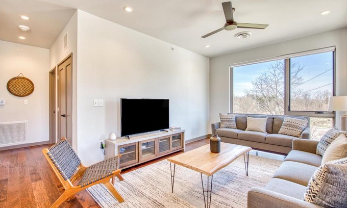 Historic Montford Apartment | Broadway Loft 320