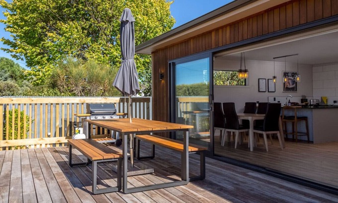 Martinborough House | Broadway On New York, Martinborough