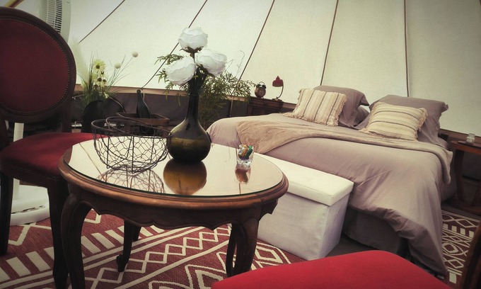 Lapalisse House | Brocante-style lodge tent with private Jacuzzi