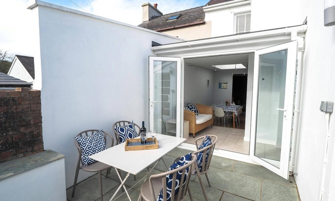 New Quay Cottage | Brodawel, New Quay - Three Bedroom Cottage, Sleeps 6