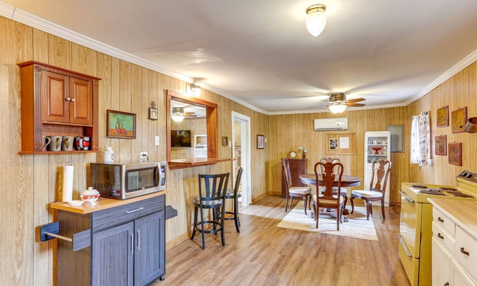 Parsons Cottage | ‘Brodies Landing Cottage’ ~ Half Mi to Lick Creek!