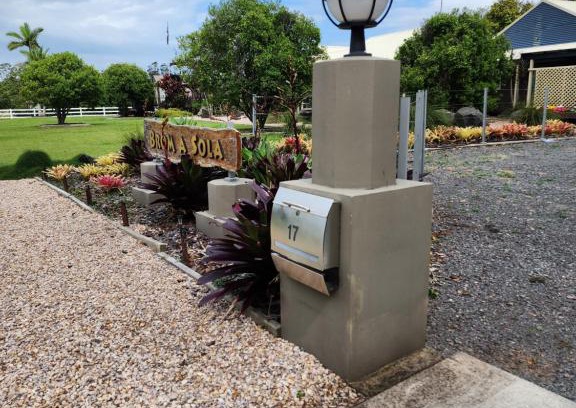 Mooloolah Valley Bed & Breakfast | Brom Cottage