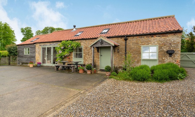 Scawton Cottage | BROOK COTTAGE, family friendly, character holiday cottage in Brandsby