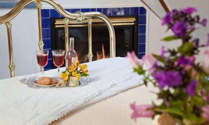 Lenox Bed & Breakfast | Brook Farm Inn