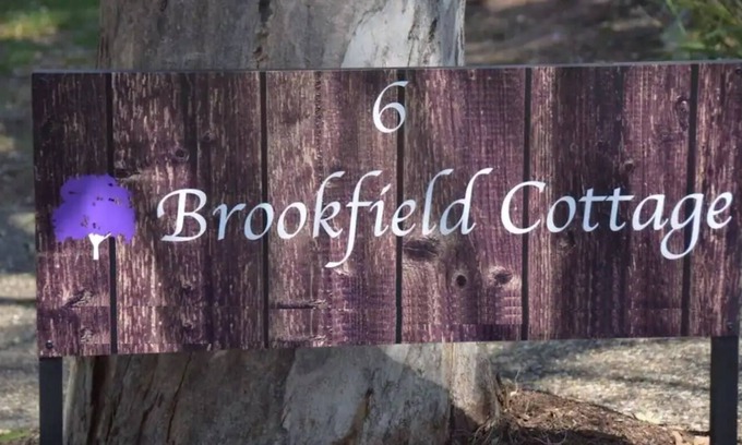 Brookfield House | Brookfield Cottage in beautiful jacaranda gardens with solar and air con.