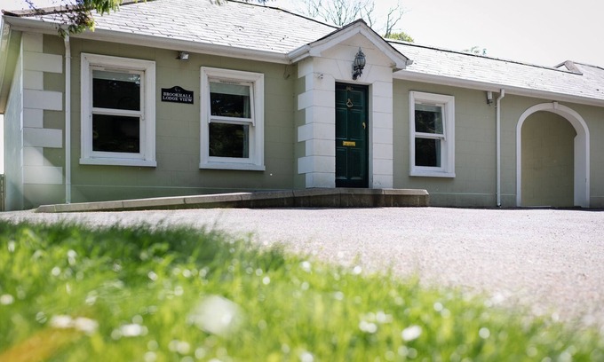 Lisburn Cottage | Brookhall Lodge View Cottage no.86a