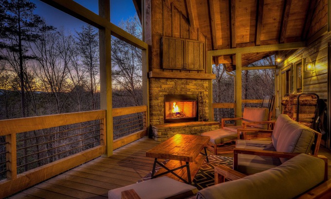 McCaysville Cabin | Brookhaven Mountain View ~ Fast Internet ~ Hot Tub