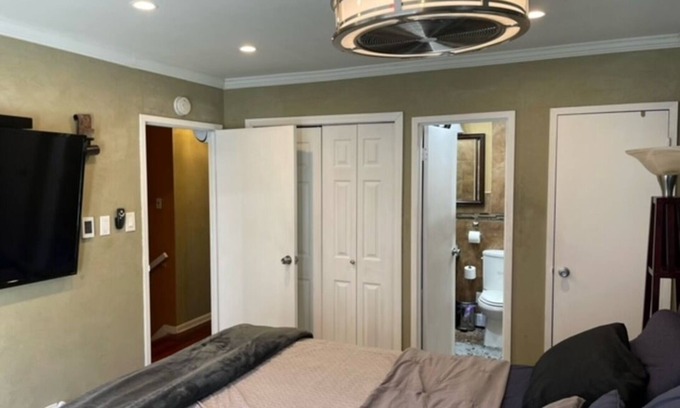 Georgetown Condo | Brooklyn Private Room with Private Bathroom With Outdoor Space.