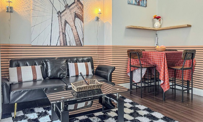 Spruce Hill Apartment | Brooklyn Vibe Meets UPenn - Stylish 1BR/Sleeps 3