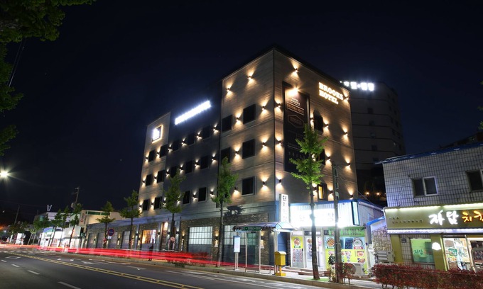 Chungmu Hotel | Brooks Hotel