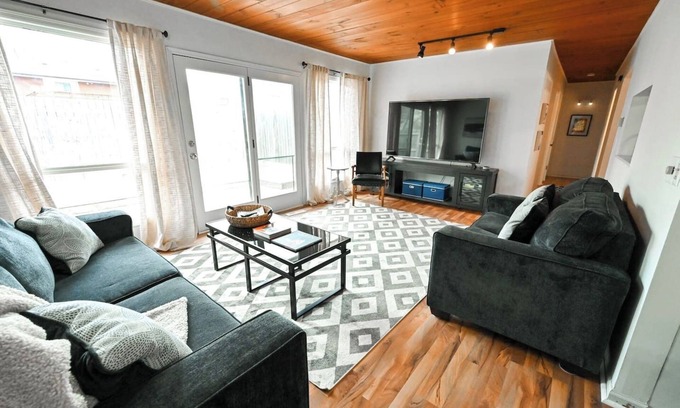 Lincoln House | Brookside Bungalow - A cheerful home near downtown