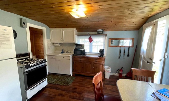 Grawn House | Brookside Cottages and Resort Northwood Cottage