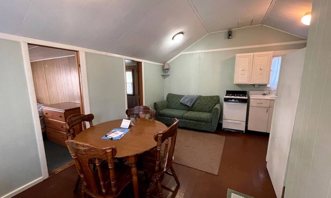 Grawn House | Brookside Cottages and Resort Willow Cottage