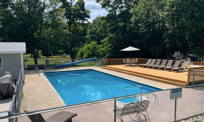 Grawn House | Brookside Cottages and Resort Fayes Cottage