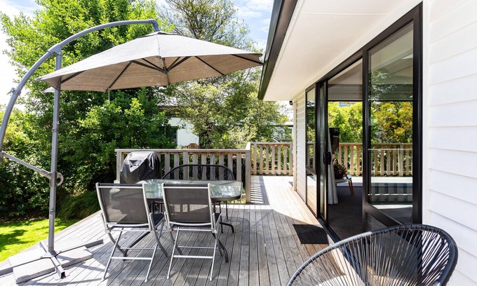 Christchurch House | Brookside - Spacious, modern home in Ilam