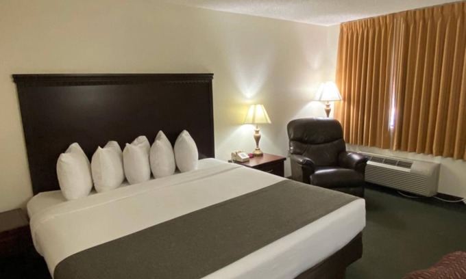 Branson Hotel | Brookwood Inn