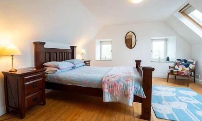 Ventry House | Brosnan's Cottage - Ventry