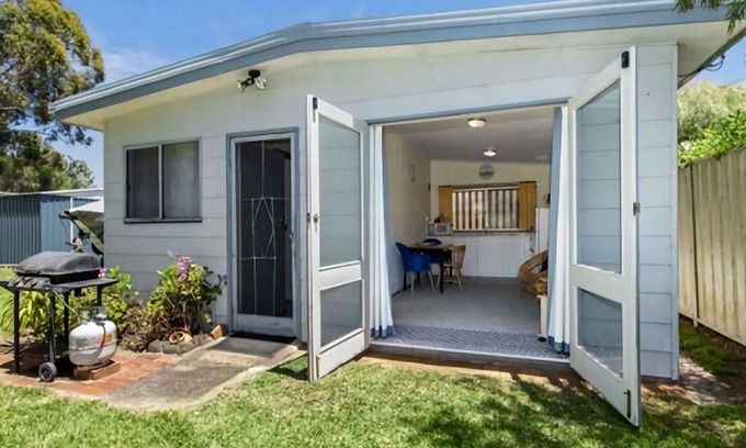 Broulee Cabin | Broulee Surf Shack - Walk to the beach