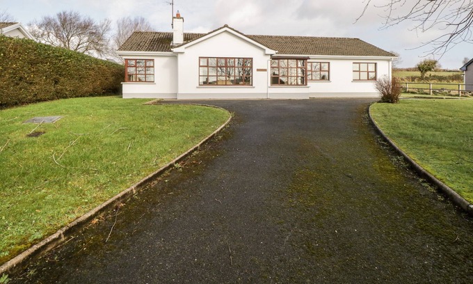 Ballyshannon House | BROW O' THE HILL, pet friendly in Ballyshannon, County Donegal