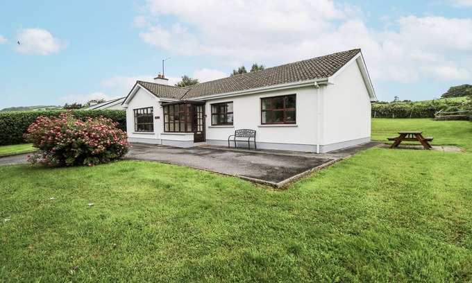 Ballyshannon House | BROW O' THE HILL, pet friendly in Ballyshannon, County Donegal