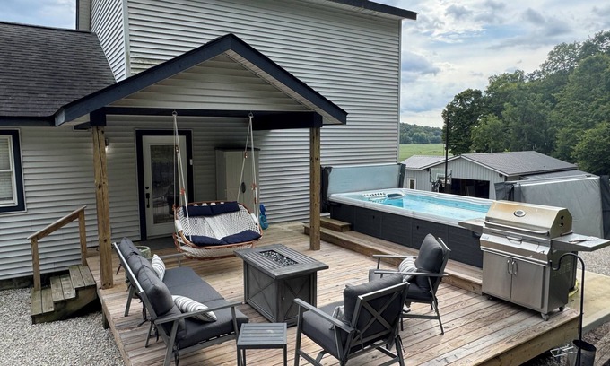 Gnaw Bone House | Brown County Home on 135 South SWIM SPA