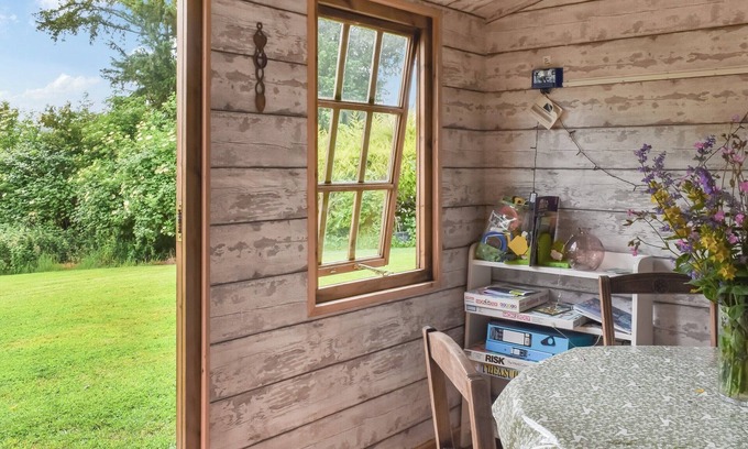 Llanfihangel Tal-y-llyn Cottage | Brown Hare - UK49799