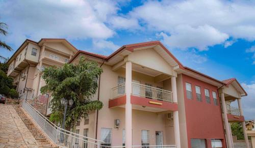 Peduasi Bed & Breakfast | Brown Hills Residences