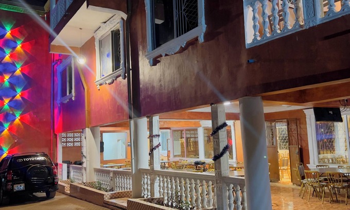 Freetown Resort | Brownerts Resort