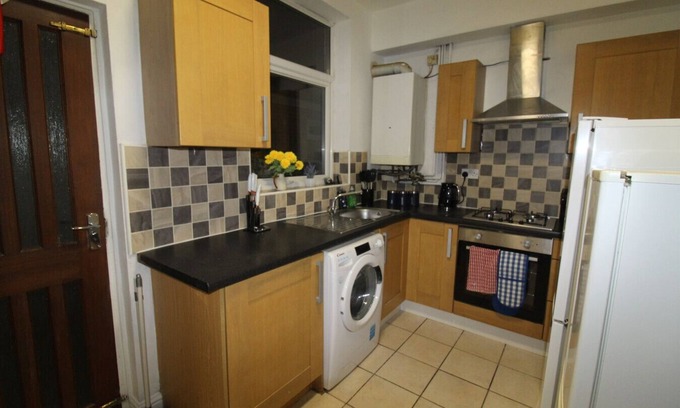 Thorpe Satchville House | Browning Street Leicester by Smart Corporate Stays