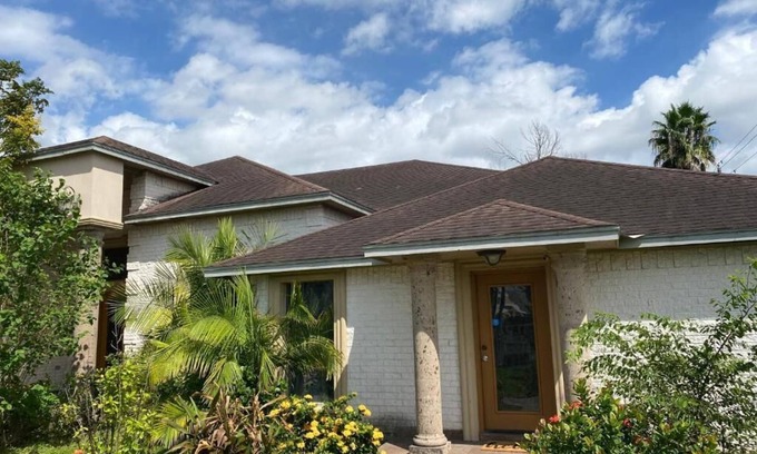 Brownsville House | Brownsville Comfort 2-bedroom home close to SPACE-X, SPI & Restaurants, backyard