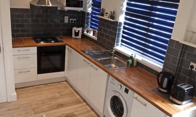 Nottingham House | Broxtowe house -3 bedroom house with parking - Nottingham