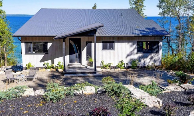 Northern Bruce Peninsula House | Bruce Peninsula Modern Luxury Waterfront Retreat