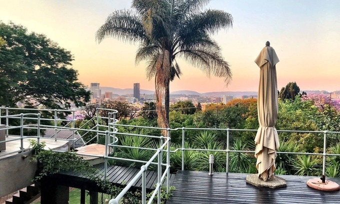 Muckleneuk Apartment | Bruna's Italian private apartment -the Olivo Suite