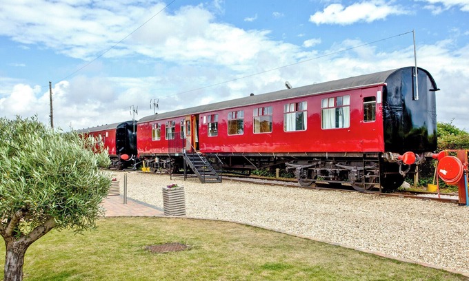 Dawlish Warren Ski Chalet | Brunel Boutique Railway Carriage 4