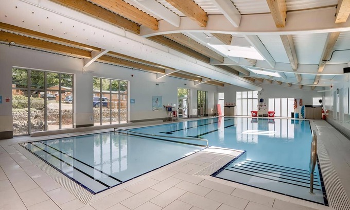 Cheddar Ski Chalet | Brunel Premier Elegance Lodge 3