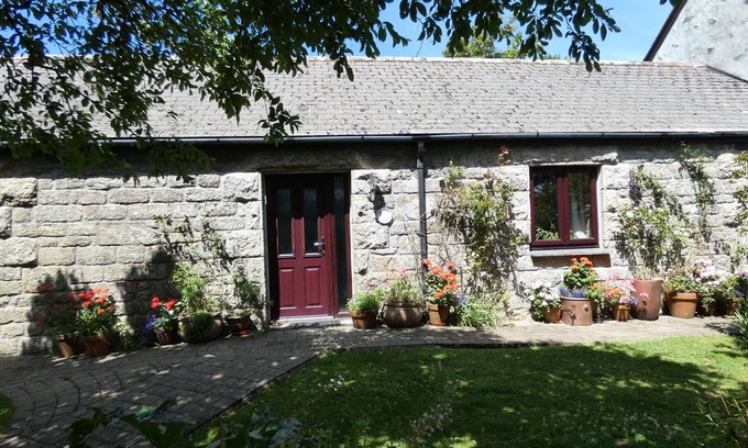 Hayle Cottage | BRUNNION COTTAGE, pet friendly, character holiday cottage in St Ives