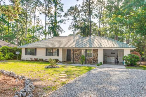 Brunswick House | Brunswick Retreat with Patio and Grill, Near Beaches!